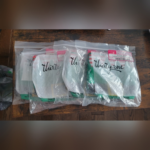 Set of 4 Cool Zip Snacker - Christmas - Gift Card Holder - Elf Suit - Picture 2 of 5